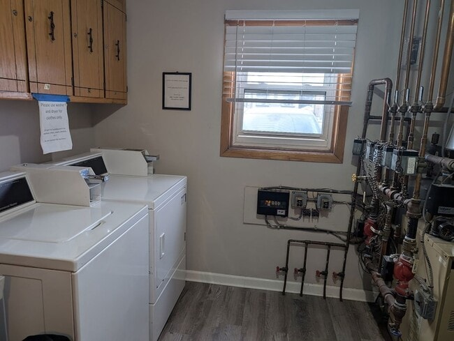 Building Photo - 7840 Normandy Ave