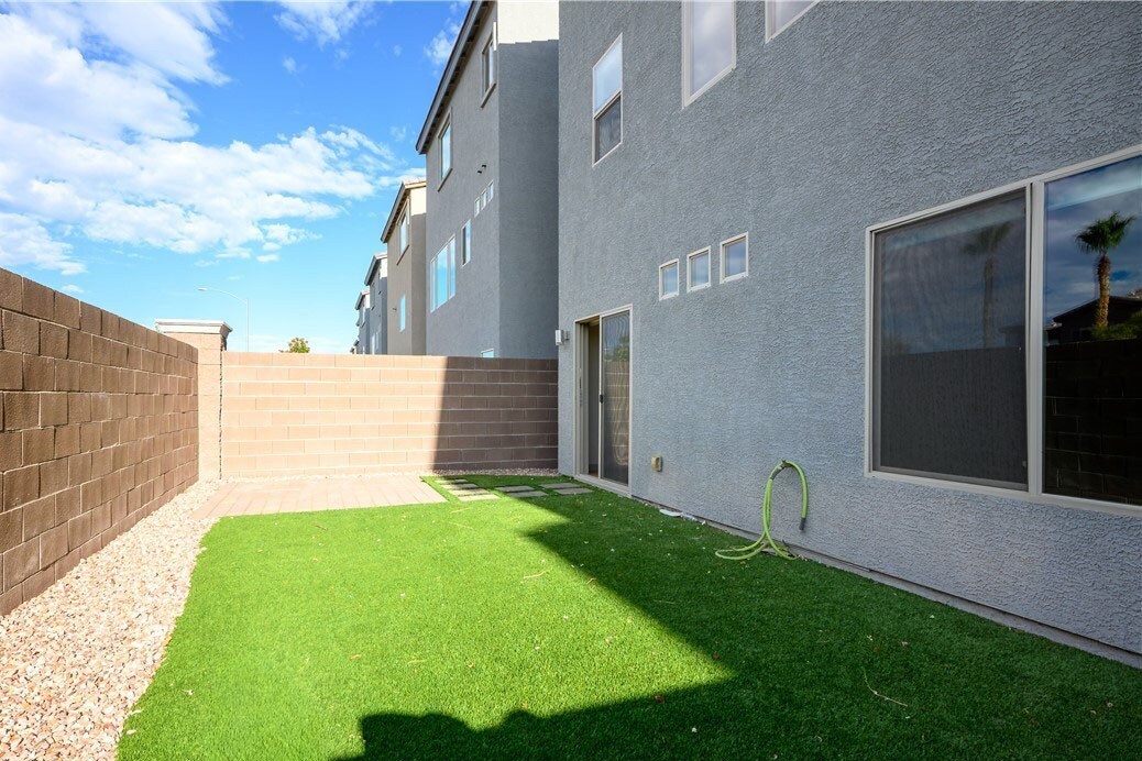 Building Photo - 8044 Carpenter Creek Ave