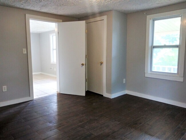 Building Photo - YOU CAN'T BEAT THIS VALUE! Spacious 3/2 Bungalow on a Quiet Street ~