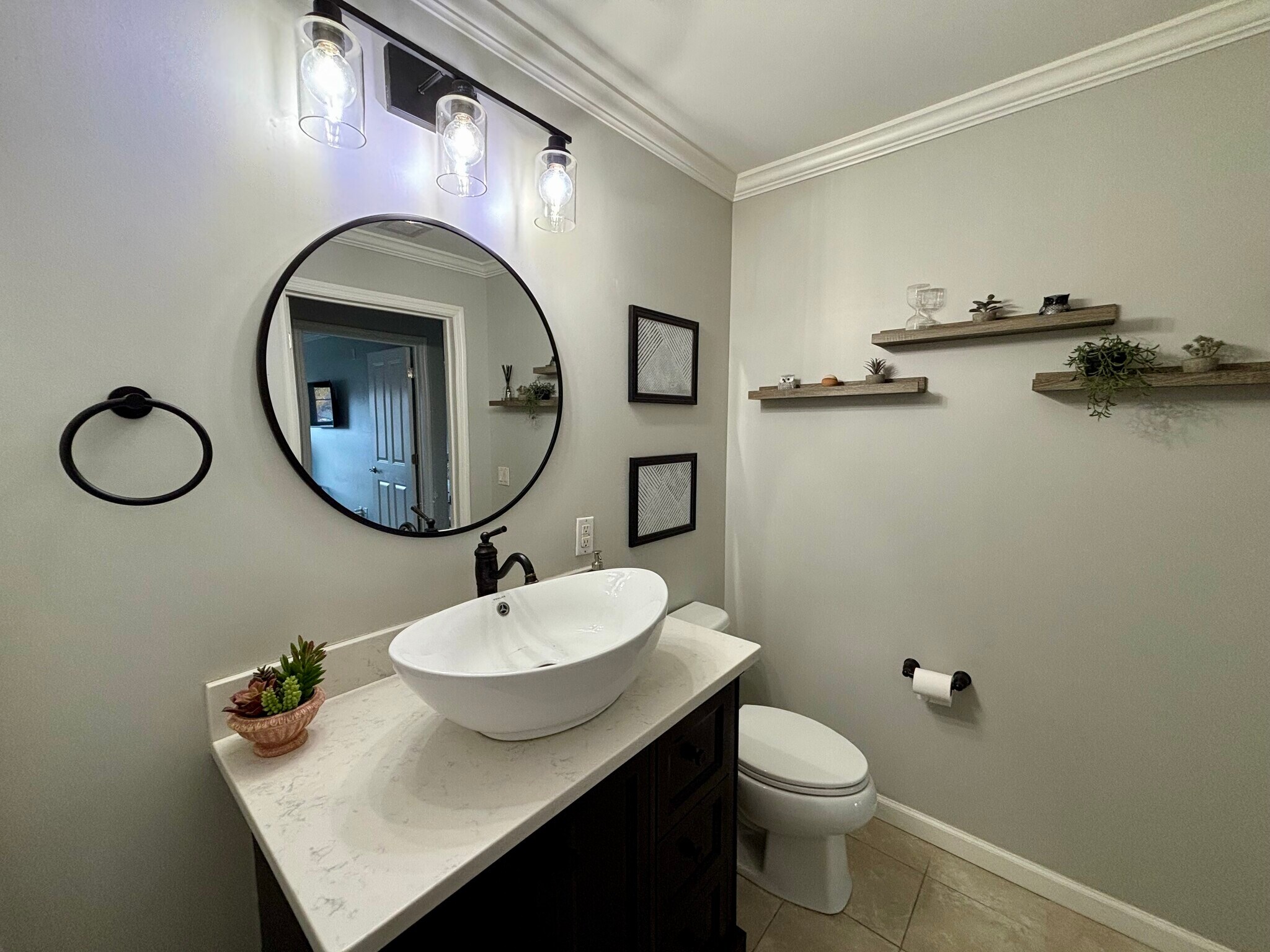 Building Photo - 34 Schoolhouse Dr