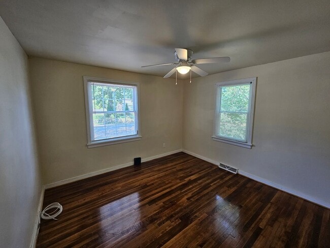 Building Photo - Available Now! 3BR/2BA Home In West End - ...