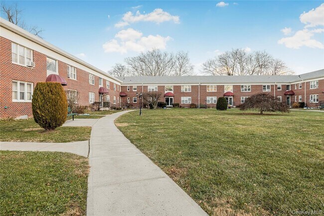 Building Photo - 15 Winchester Ave