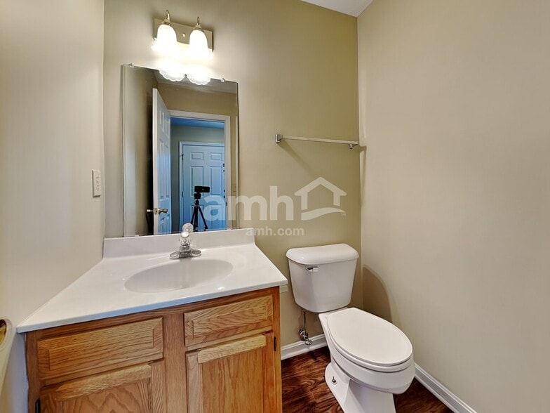 Building Photo - 3882 Greenbrook Dr