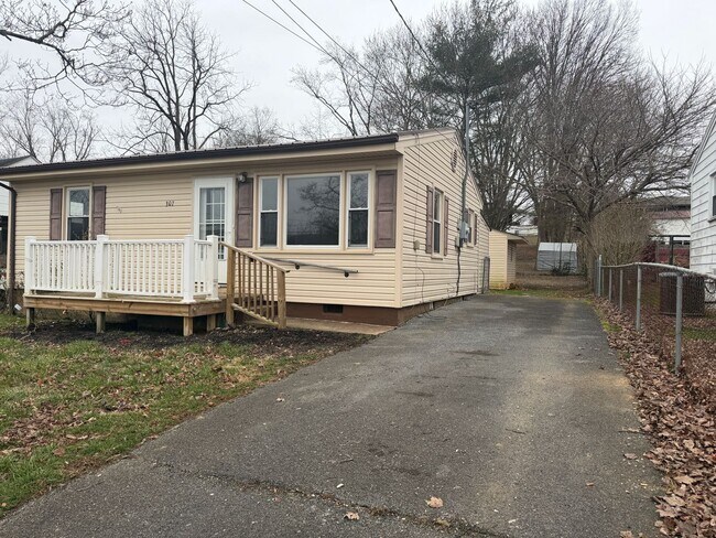 Building Photo - 307 Central St