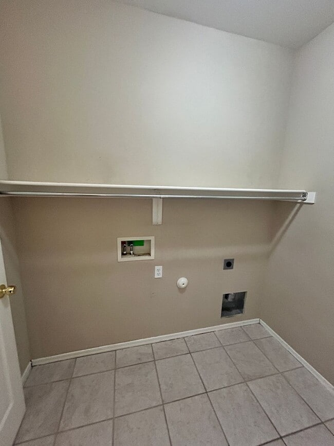 Building Photo - Spacious single story Peoria stunner w/New...