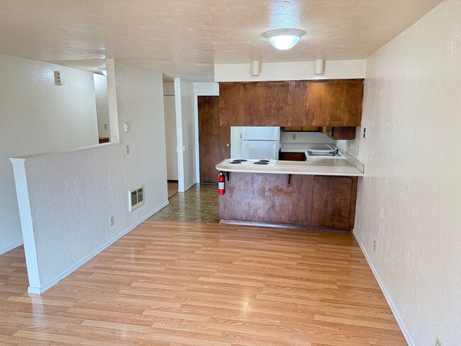 Building Photo - Updated 2 bedroom, 1 bath with garage!