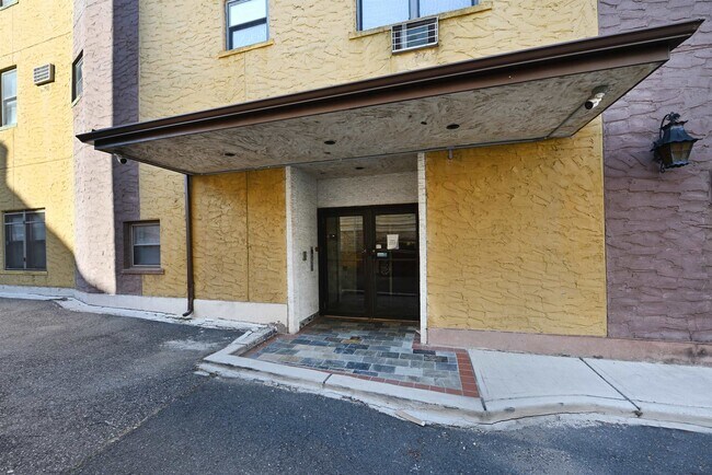 Building Photo - 415-417-417 Central Ave