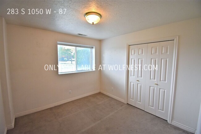 Building Photo - Fantastic 3 Bed Provo Condo! No Deposit Op...