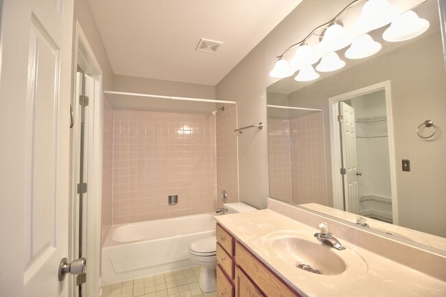 Building Photo - 14056 Danbury Dr