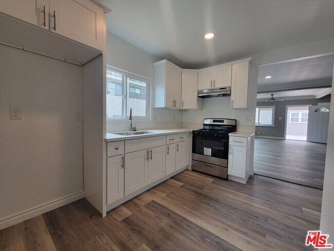 Building Photo - 3067 Harrington Ave