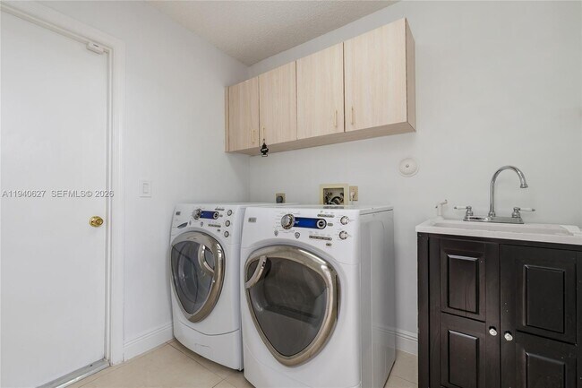 Building Photo - 1051 Woodfall Ct