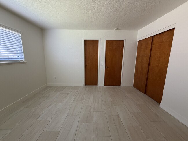 Building Photo - 15176 Oakwood Ln
