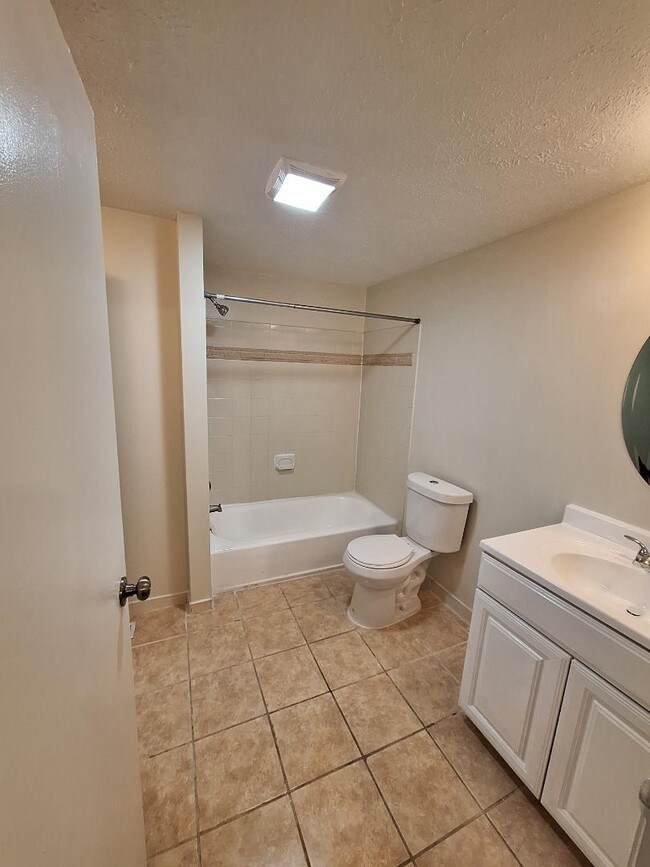 Building Photo - 4332 Thistlewood Terrace