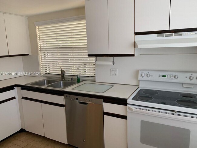 Building Photo - 15292 SW 46th Ln