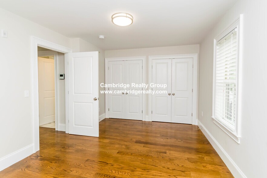 Building Photo - 114 Columbia St