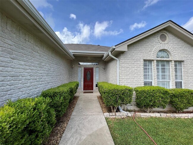 Building Photo - 1112 Cimarron Ct