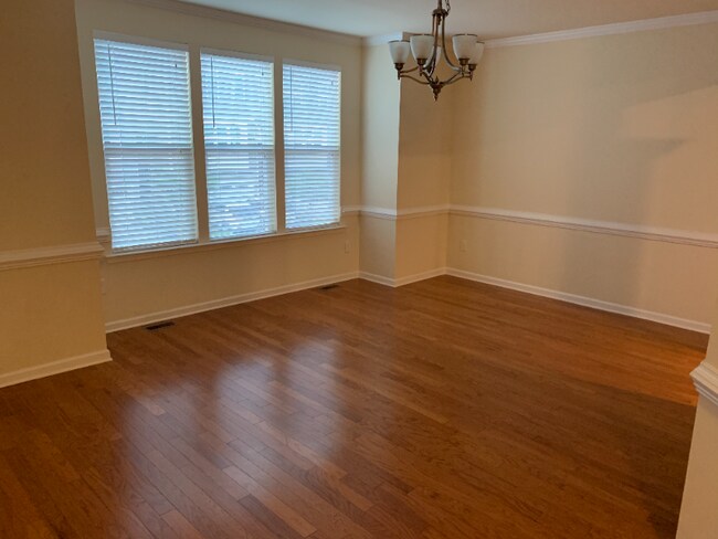 Building Photo - 717 Edgewater Ridge Ct