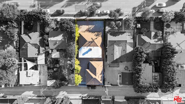 Building Photo - 17623 Burbank Blvd