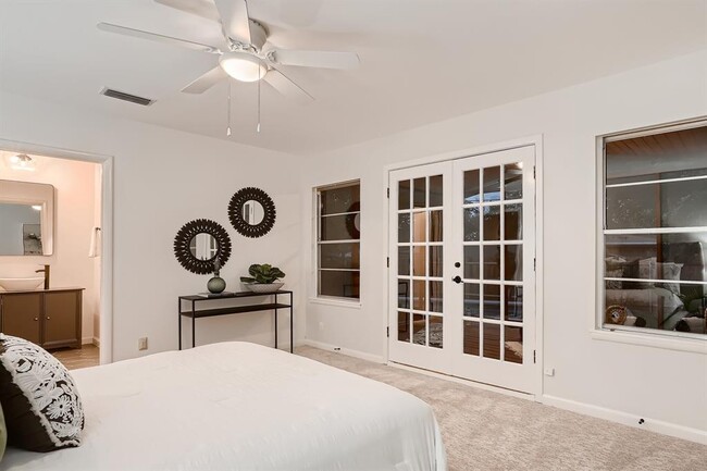 Building Photo - 5325 Western Hills Dr