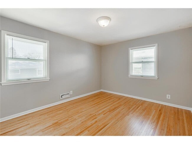 Building Photo - 5422 S 28th Ave