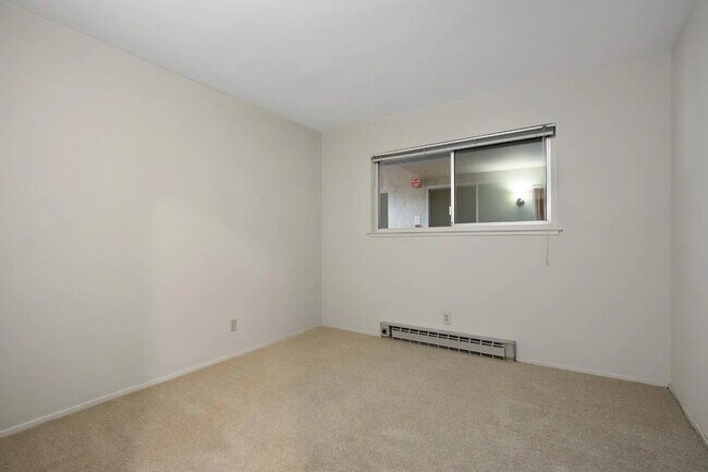 Building Photo - "Charming 3-Bed, 2-Bath Oasis in Capitola's Prime Park Ave Location"