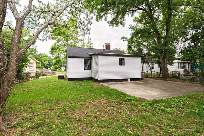 Building Photo - Adorable 3 Bedroom 1 Bathroom in Mobile!