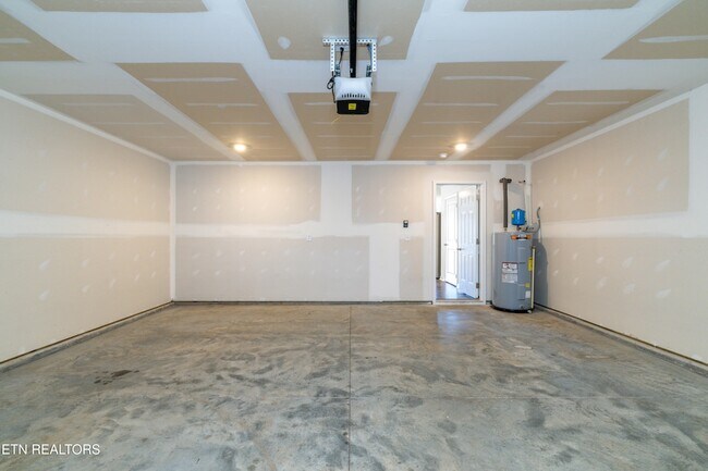 Building Photo - 228 Belle court