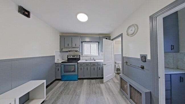 Building Photo - 204 Marlboro St