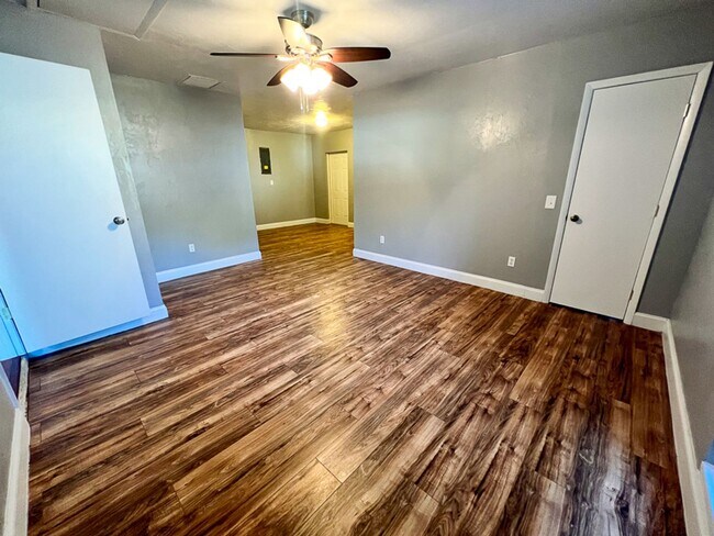 Building Photo - Pet Friendly 5BR/3BA Pool home in Northwoo...