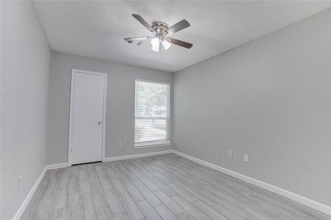 Building Photo - 128 N Deerfoot Cir