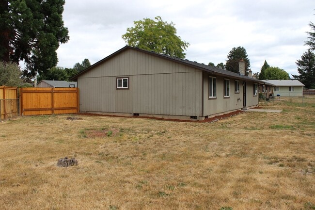 Building Photo - 232 NE Palomar Ct