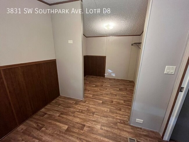 Building Photo - 3831 SW South Park Ave