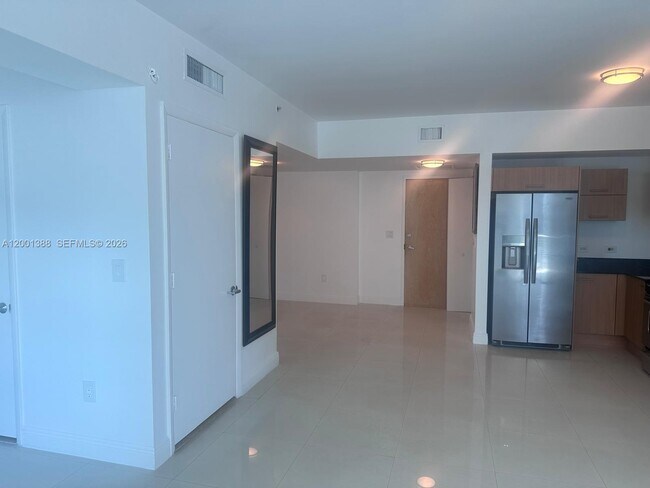 Building Photo - 350 S Miami Ave