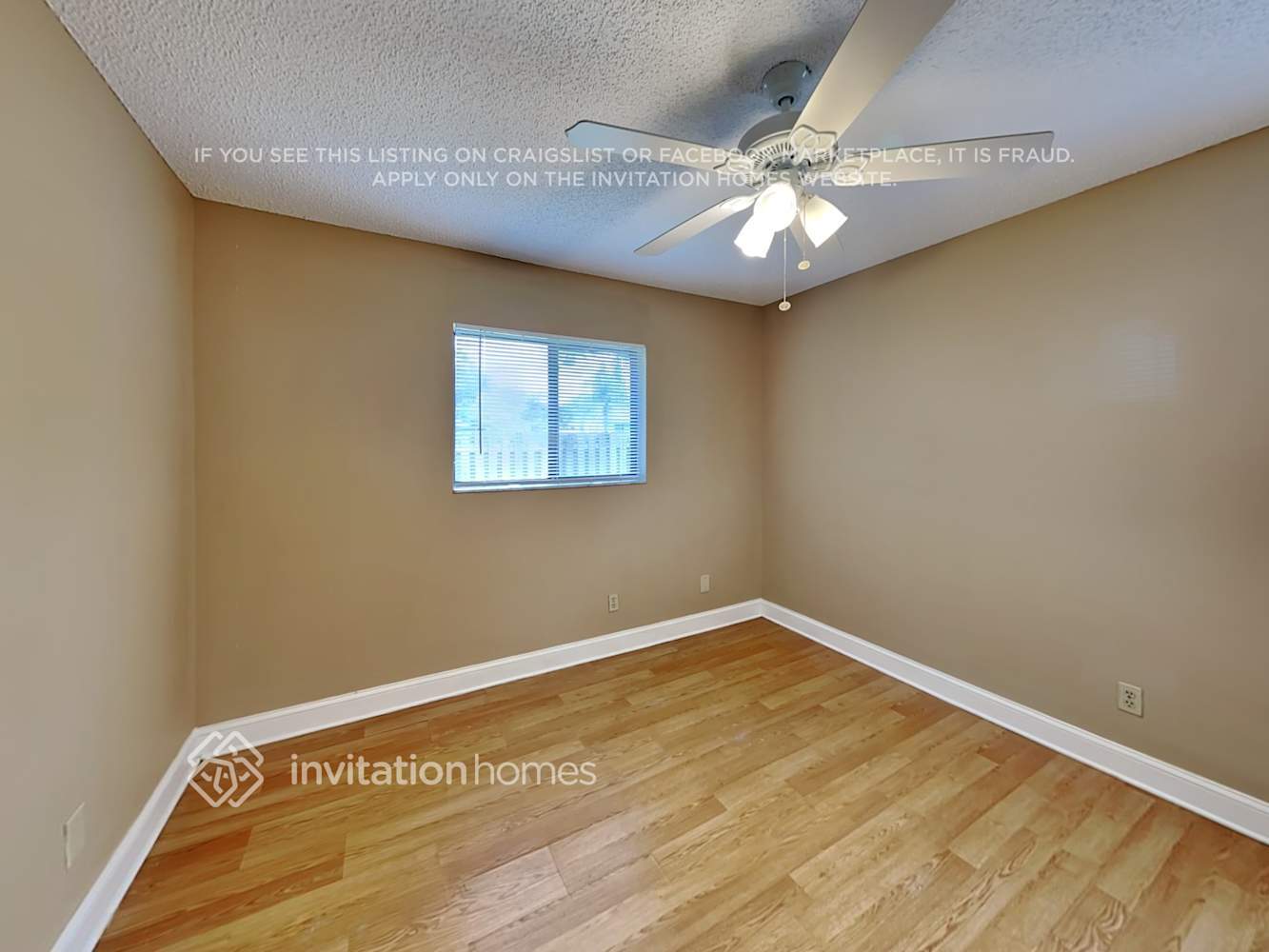 Building Photo - 3040 Oak View Dr