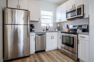 Building Photo - 331 N Alexandria Ave