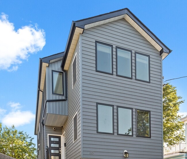 Building Photo - 68 W 52nd St