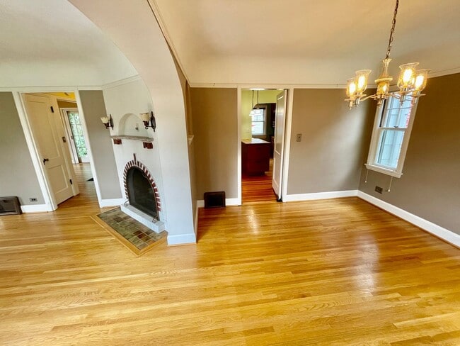 Building Photo - Well Maintained- 3 bed 2 bath Home - Piedm...