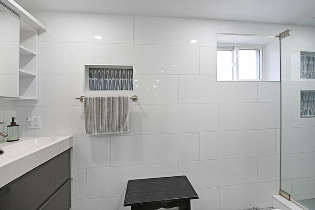 Building Photo - 218 73rd St