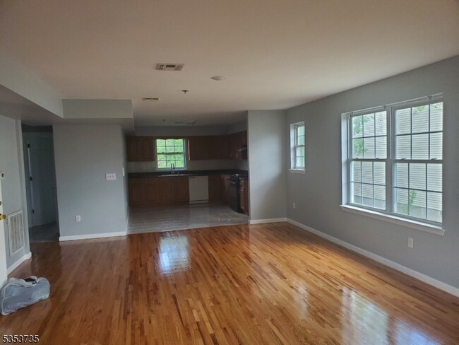 Building Photo - 403 New St