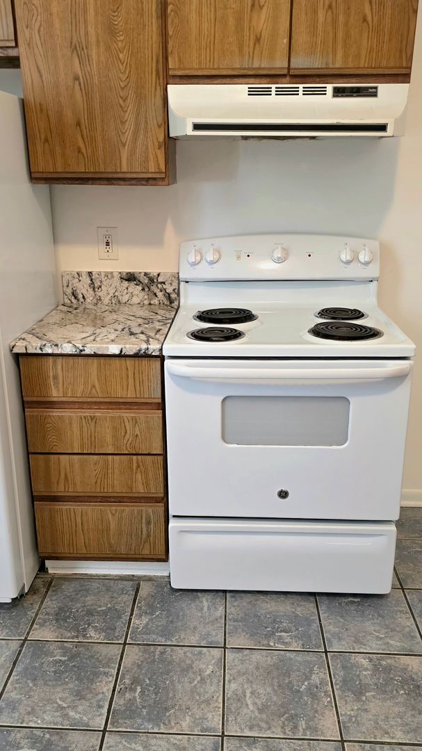 Building Photo - Charming First-Floor Apartment on Gorgeous Camden Ave!