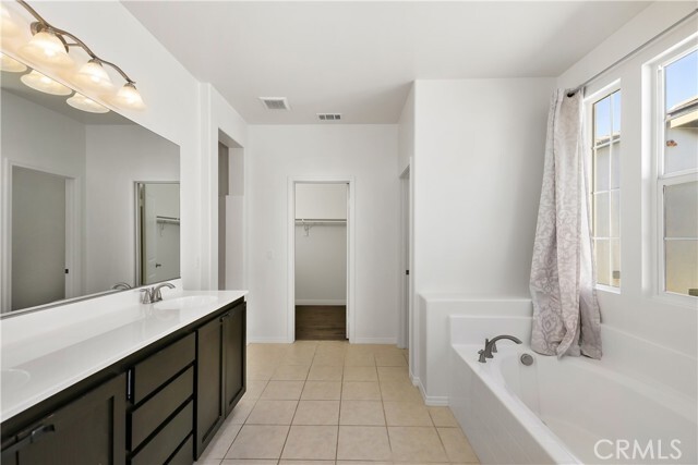 Building Photo - 309 W Via Rua Flores