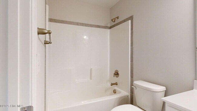 Building Photo - 51 N Ardsley Ln