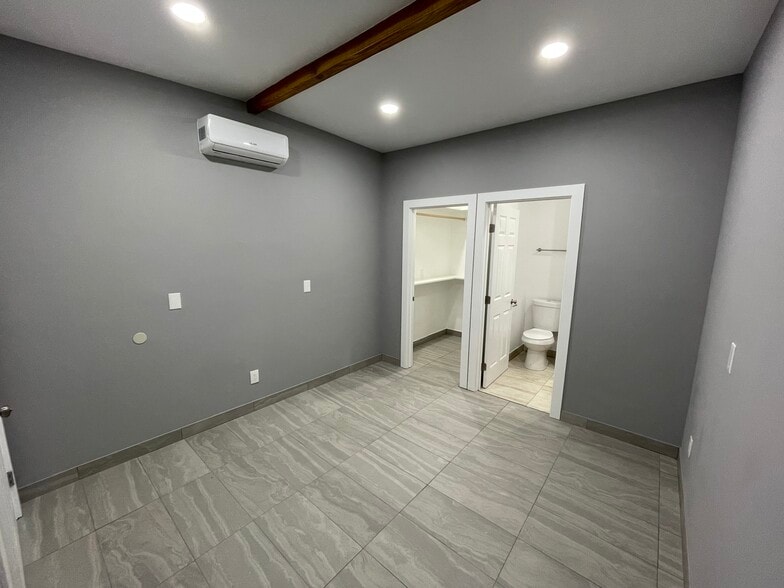 Building Photo - 16220 Schoenborn St