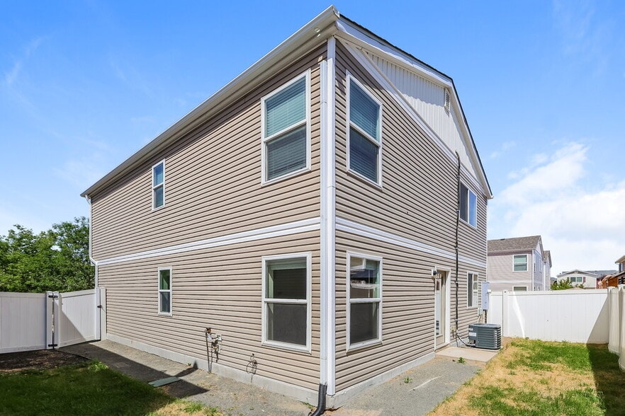 Building Photo - 18619 E 46th Pl