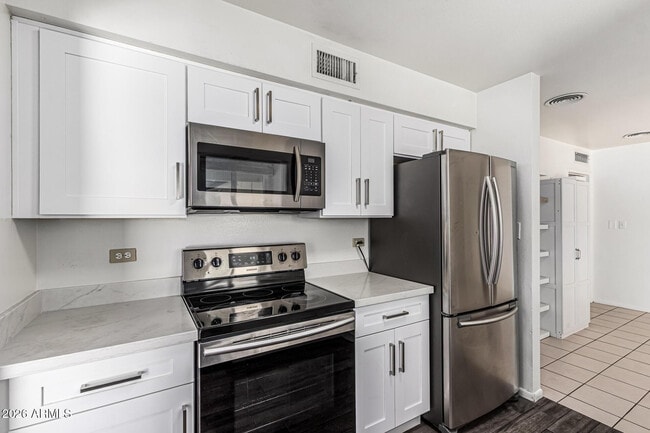 Building Photo - 1213 E Riviera Dr
