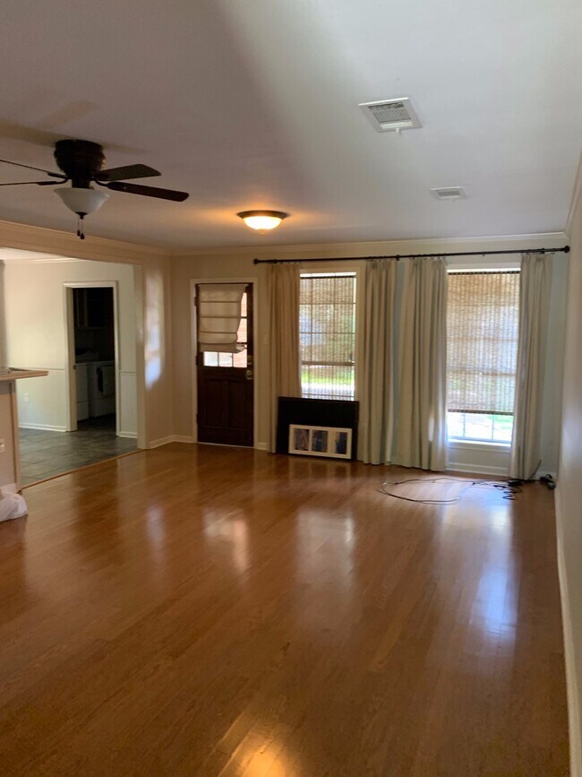 Building Photo - 755 Burgin Ave