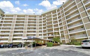 Building Photo - 3090 N Course Dr