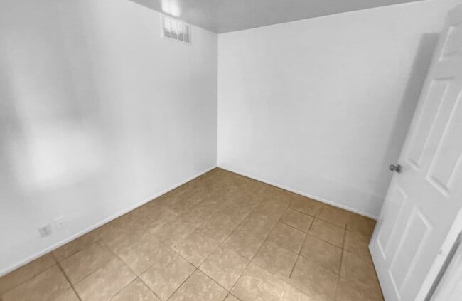 Building Photo - 3235 E Willetta St