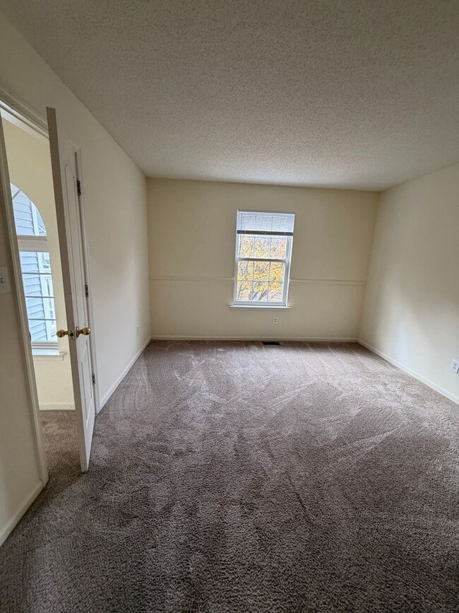 Building Photo - 606 Windbrook Cir