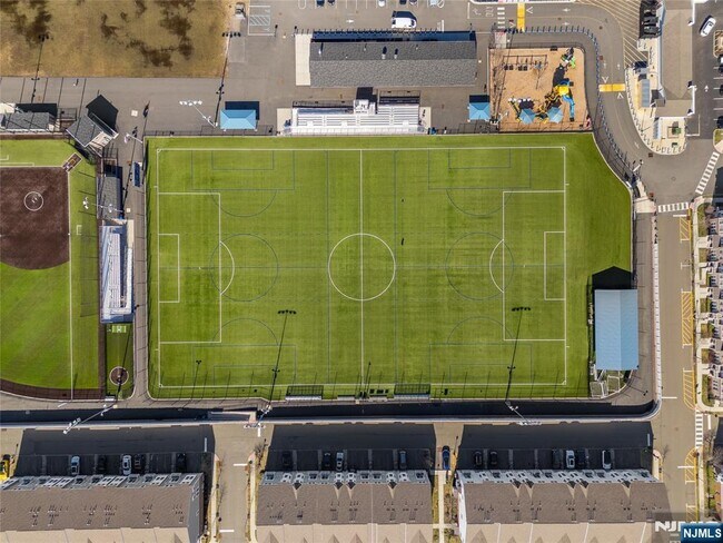 Building Photo - 117 Truman Dr